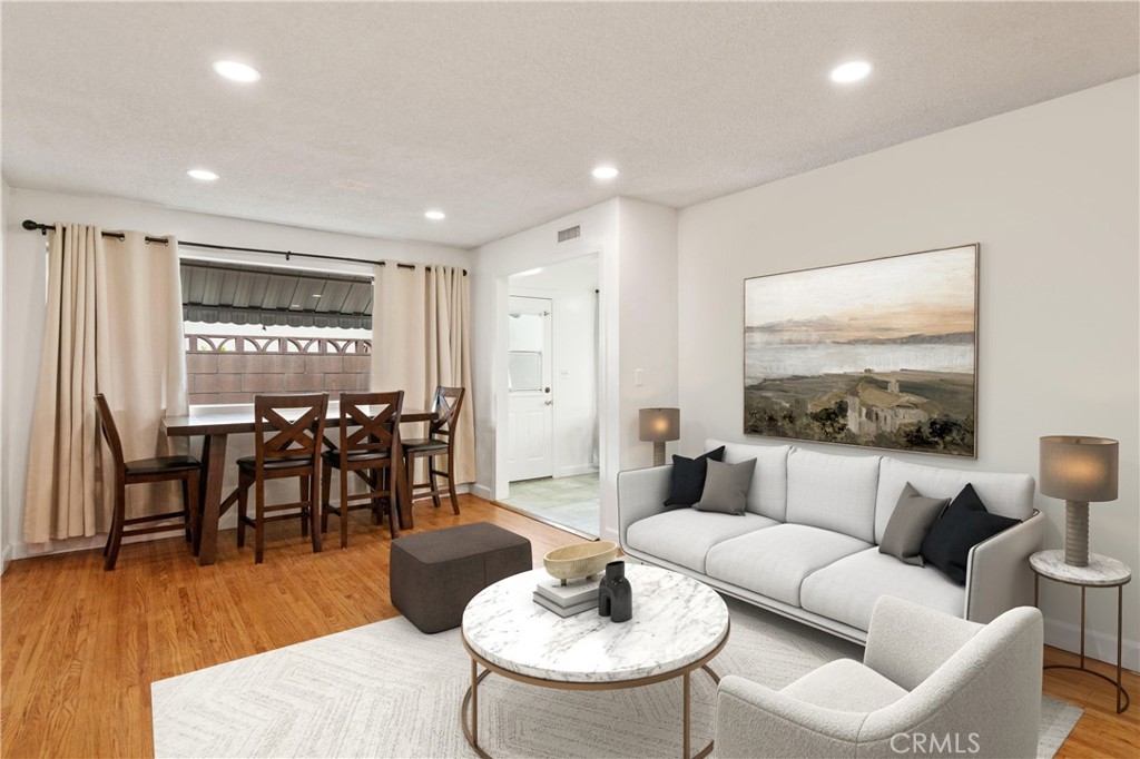 1353 W Princeton Street