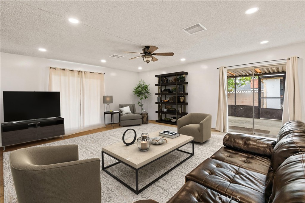 1353 W Princeton Street