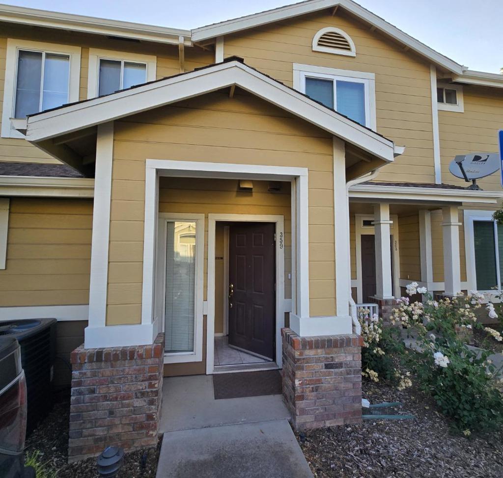 Charming 3-Bedroom Home for Rent Welcome to your new your space At Amber Grove located in the heart of San Jose! This beautifully maintained 2bd, 2ba townhouse at 359 Maeve Ct offers comfort and convenience in a quiet neighborhood. Step into the bright open floor plan. The kitchen is quaint and the dining area is cozy. Enjoy the generous sized bedrooms with a large primary bedroom and walk-in closet. The 2-car garage holds the washer and dryer and still has plenty of room for storage. Dual pane windows. Central air conditioning. Easy commute location near all major highways (Easy access to 87/85/280), top-rated schools, parks, entertainment and shopping including Oakridge Mall. Wonderful community with pool, spa, nearby park. Don't miss this opportunity to live in a stunning townhome in one of San Jose's most sought-after areas. Schedule a viewing today and make your offer. Rental Details: Monthly Rent: $3,850 Security Deposit: $3,850 Lease Term: 12 months Utilities: Tenant responsible for all utilities (water, electricity, gas, internet). No Pets. No smoking property. Applications are subject to credit and background checks.