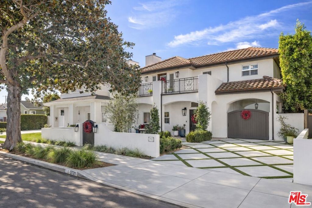 Photo of 3721 Meier Street, Los Angeles, CA 90066 (MLS # 26635985)