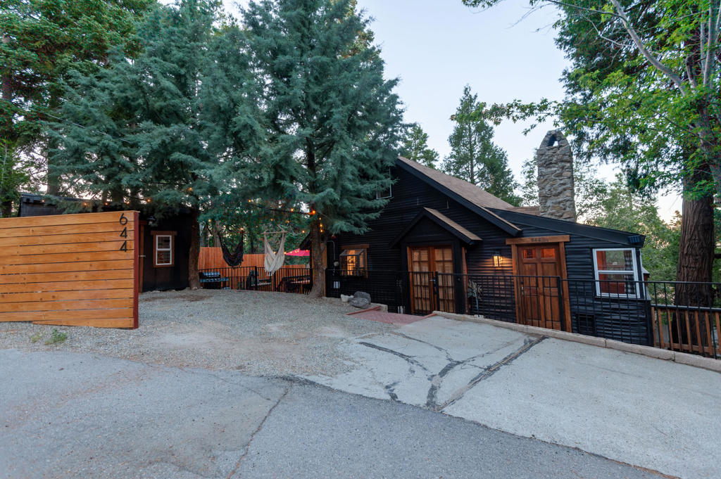 Price Reduction!! Stylish and eco-friendly 4-bedroom, 3-bathroom mountain cabin with new water heater and new furnace. The main floor of the cabin features a fully equipped modern kitchen with new cabinets, quartz countertops, and stainless-steel appliances. Adjacent to the kitchen is a rustic dining room and a spacious living room with a fireplace. The cabin is offered turnkey furnished. Enjoy fresh mountain air on the two main floor decks surrounded by lush forests. The barbecue deck offers a spacious outdoor dining area with bistro lights, hot tub, and BBQ. The second deck has patio seating, a patio heater, and yoga mats. The top floor houses a small loft area with a Zen floor sofa, a bathroom with a walk-in shower, and a queen bedroom equipped with essential baby amenities, including a crib mattress, pack'n'play, highchair, stroller, and baby tub. The cabin's bottom floor features two additional bedrooms and a luxurious bathroom. One room hosts a full-size bed, while the other, featuring a queen bed, grants private access to a cozy deck with bistro lights. The modern bathroom presents a freestanding tub and a walk-in glass shower. Twin Peaks is 10 minutes away from Lake Arrowhead and Lake Gregory. Nearby trails and lakes provide endless outdoor adventures. This is currently a successful short-term rental fully licensed and transferable. 4.94 in customer satisfaction since it has been in operation. Great business opportunity for those looking to have a getaway home that covers the cost.