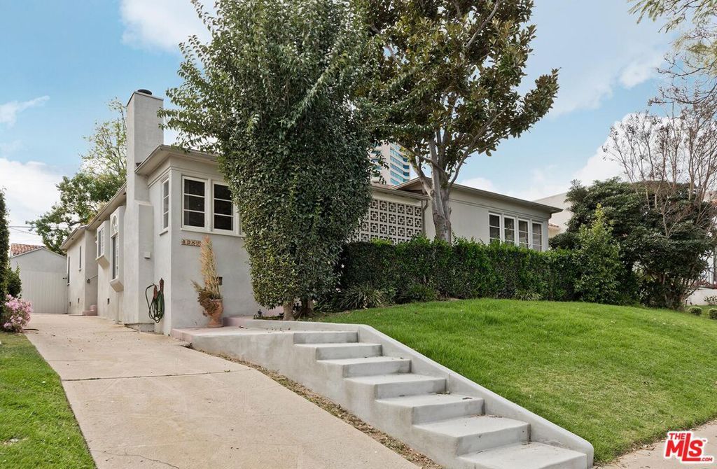 Photo of 1287 Holmby Avenue, Los Angeles, CA 90024 (MLS # 26665203)