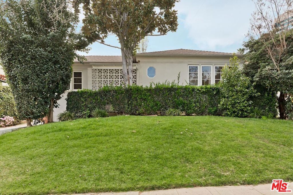 Photo of 1287 Holmby Avenue, Los Angeles, CA 90024 (MLS # 26665203)