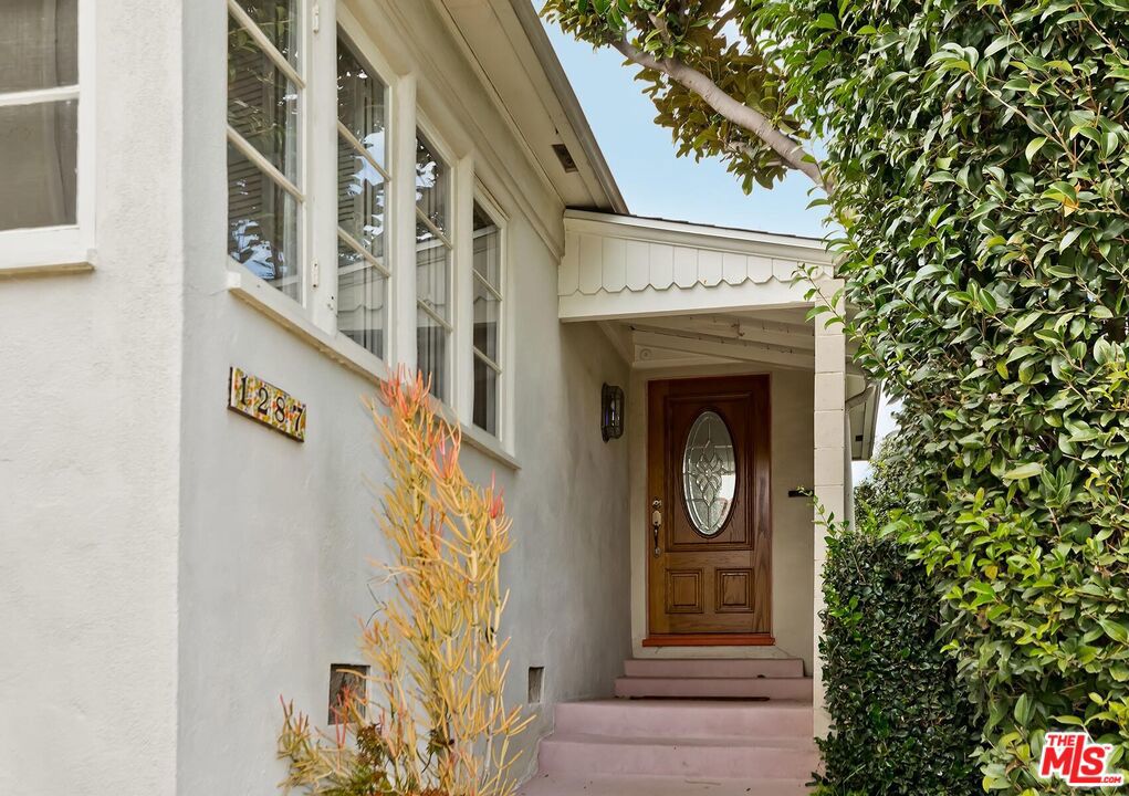 1287 Holmby Avenue