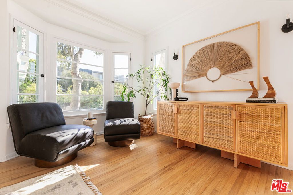 Photo of 519 Rose Avenue, Venice, CA 90291 (MLS # 25611863)