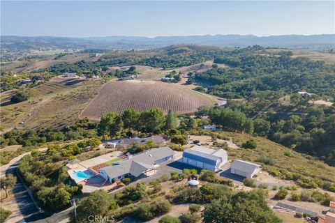 Photo of 1140 Old Peachy Canyon Road Road, Paso Robles, CA 93446 (MLS # NS25248026)