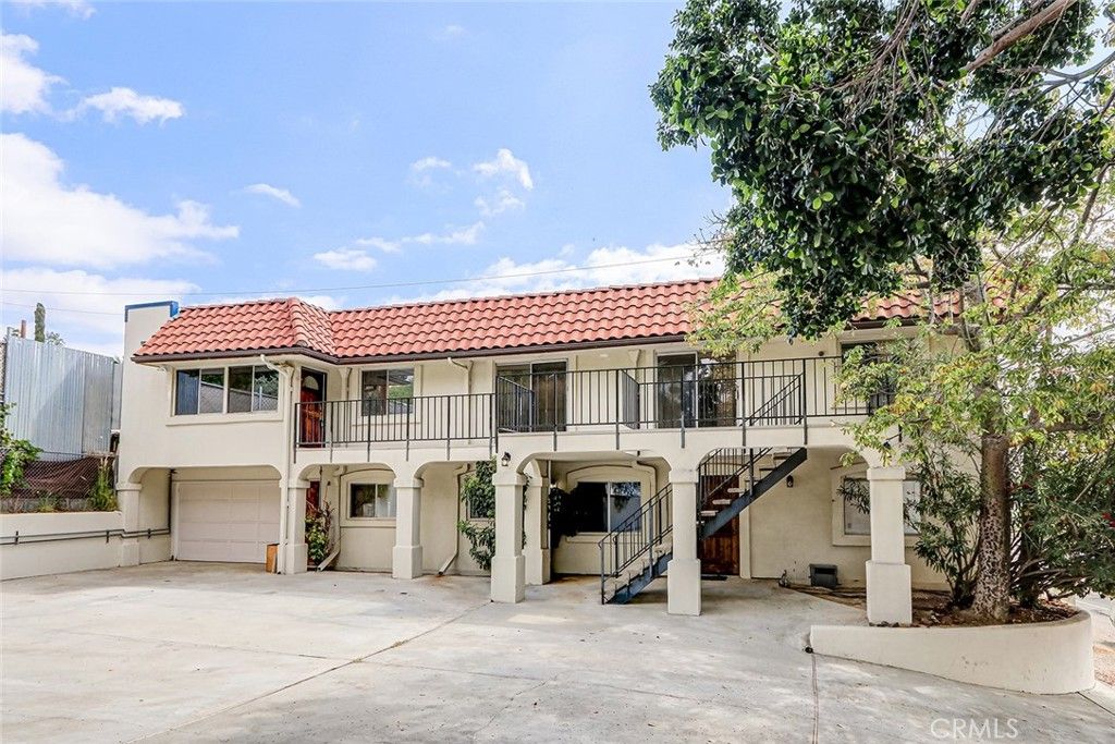 Photo of 23403 Lake Manor Drive Dr, Chatsworth, CA 91311 (MLS # SR25237855)