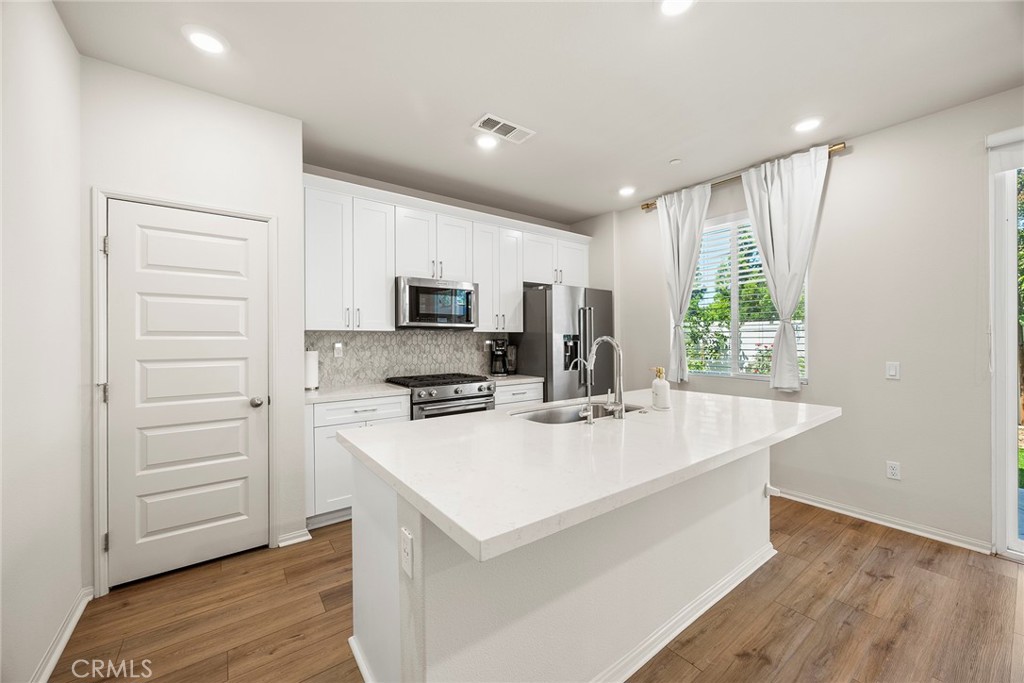 247 Lockhart Way