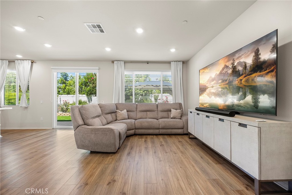 247 Lockhart Way