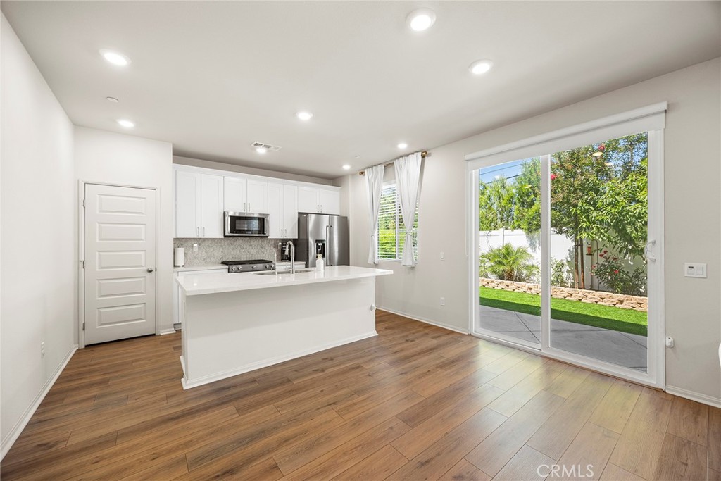 247 Lockhart Way