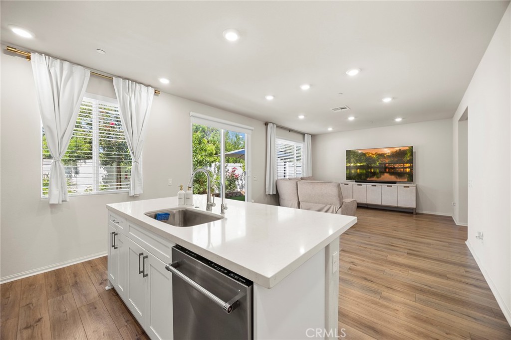 247 Lockhart Way