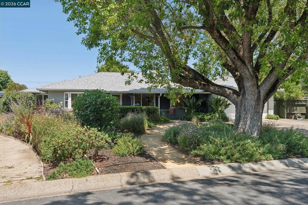2060 Ahneita Dr.