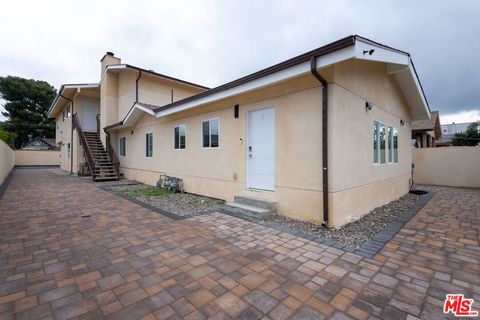 Photo of 11315 Tiara Street, North Hollywood, CA 91601 (MLS # 26660057)