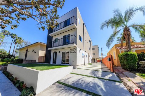 Photo of 10810 Hesby Street, North Hollywood, CA 91601 (MLS # 26664237)