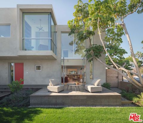 Photo of 2801 Sanborn Avenue, Venice, CA 90291 (MLS # 25618537)