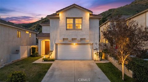 Photo of 29458 Shannon Court, Canyon Country, CA 91387 (MLS # SR26033613)