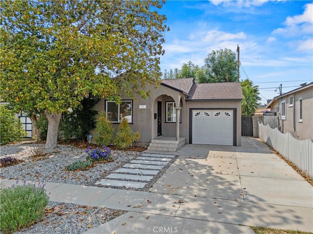 Photo of 5826 Jamieson Avenue, Encino, CA 91316 (MLS # SR25101525)
