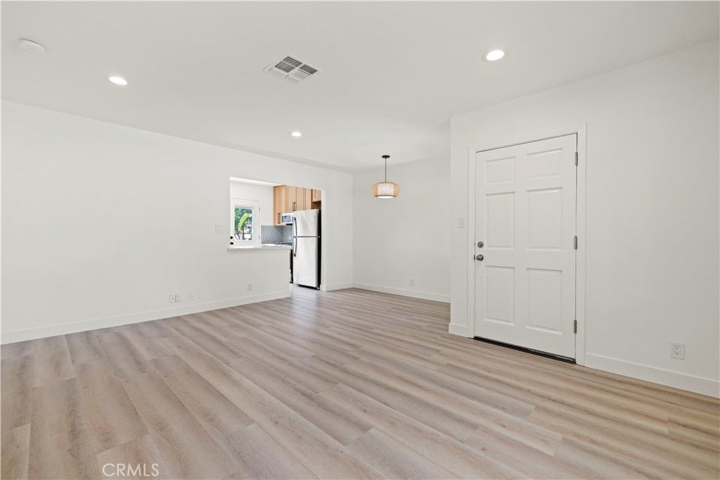 Photo of 5826 Jamieson Avenue, Encino, CA 91316 (MLS # SR25101525)