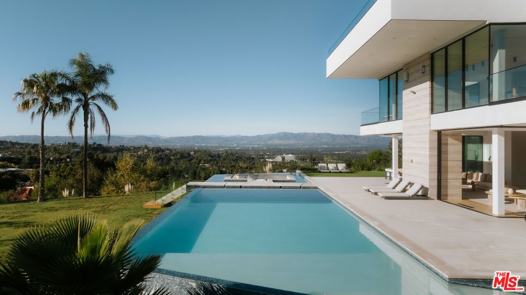 Photo of 16187 Royal Oak Road, Encino, CA 91436 (MLS # 25619317)