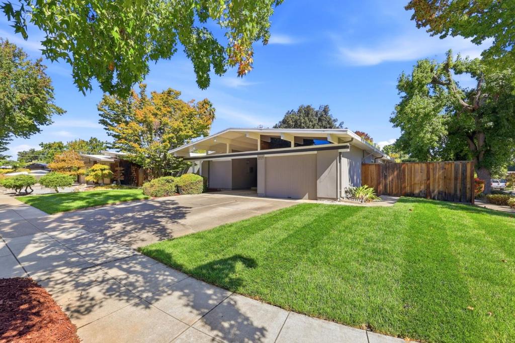 1729 Comstock Way