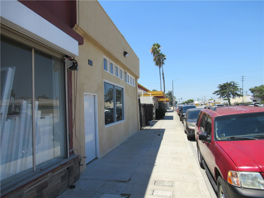 1638 E Compton Boulevard