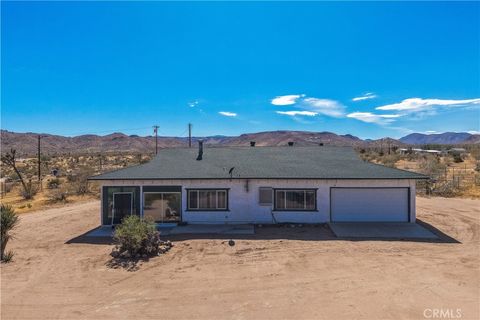 Photo of 975 Jemez Trail, Yucca Valley, CA 92284 (MLS # JT26105290)