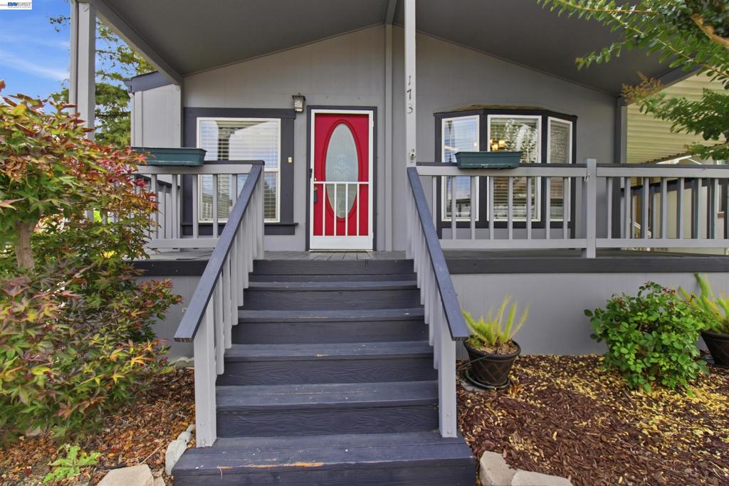 3263 Vineyard Ave