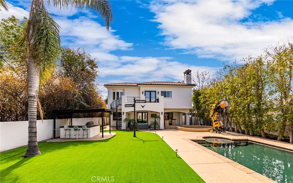 Photo of 23123 Oxnard ST, Woodland Hills, CA 91367 (MLS # SR26224006)
