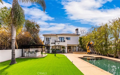 Photo of 23123 Oxnard ST, Woodland Hills, CA 91367 (MLS # SR26224006)
