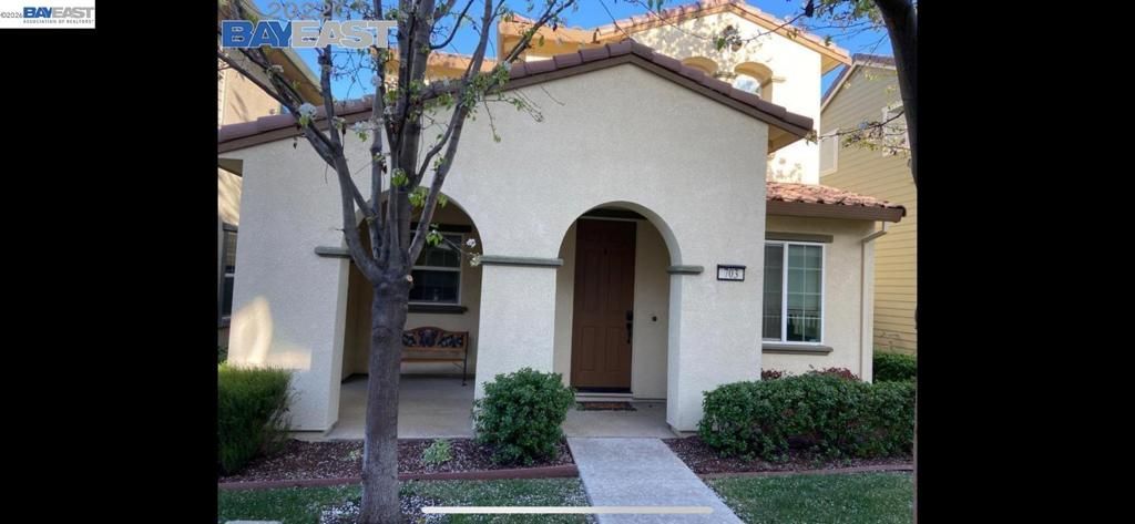 Photo of 703 N Claret Ln, Mountain House, CA 95391 (MLS # 41127439)