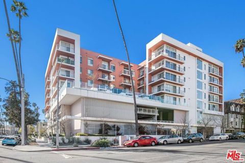 Photo of 453 S Kenmore Avenue #707, Los Angeles, CA 90020 (MLS # 26667331)