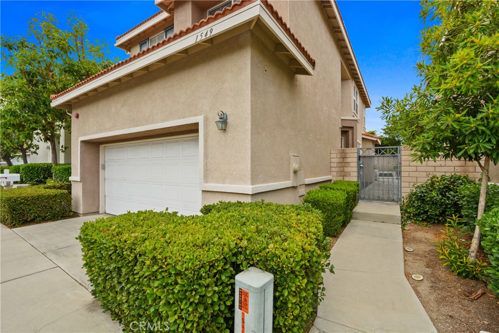 1549 E Cameron Way