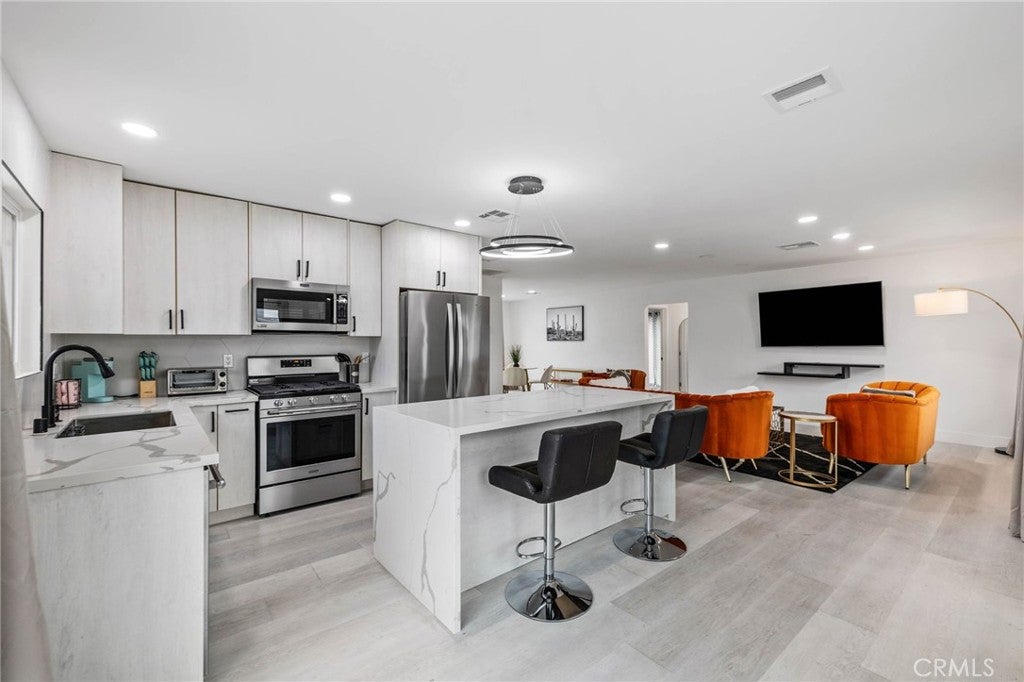 414 W Avenida Cerca
