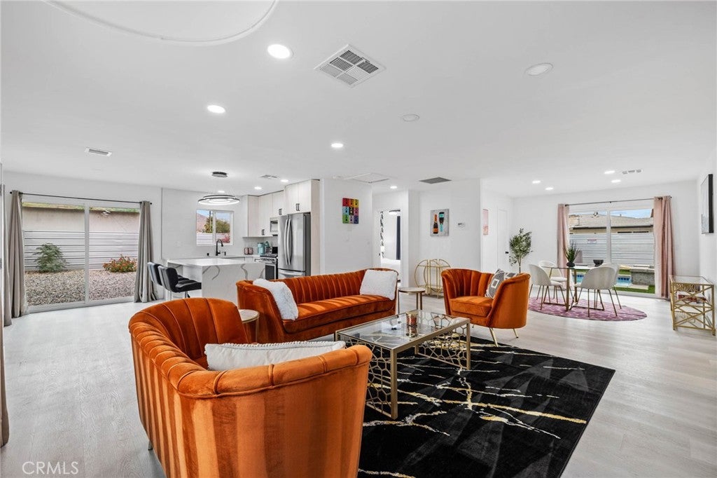 414 W Avenida Cerca