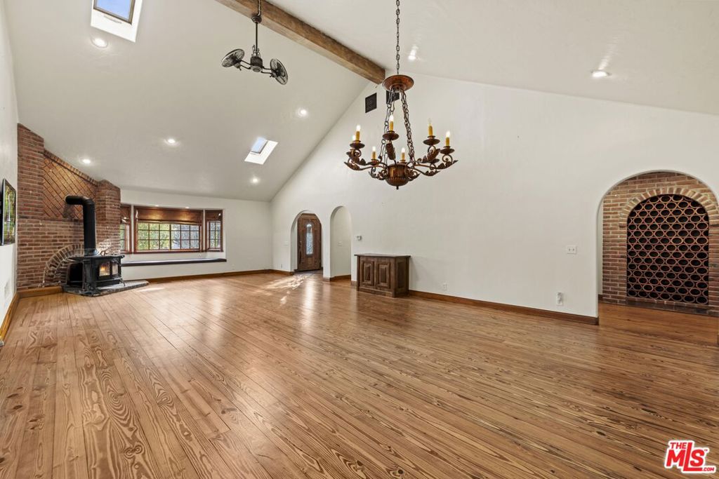 Properties 4 22651 Calvert Street