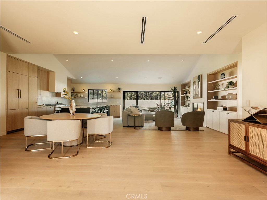 Northridge, California, 91325, United States, 4 Bedrooms Bedrooms, ,4 BathroomsBathrooms,Residential,Active,2030583