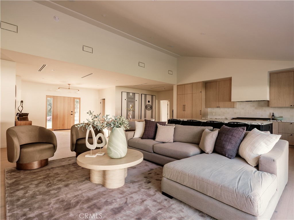 Northridge, California, 91325, United States, 4 Bedrooms Bedrooms, ,4 BathroomsBathrooms,Residential,Active,2030583