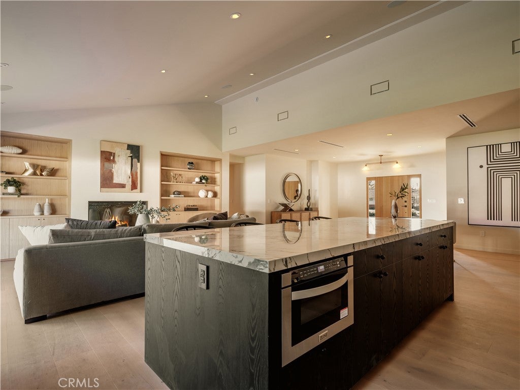 Northridge, California, 91325, United States, 4 Bedrooms Bedrooms, ,4 BathroomsBathrooms,Residential,Active,2030583