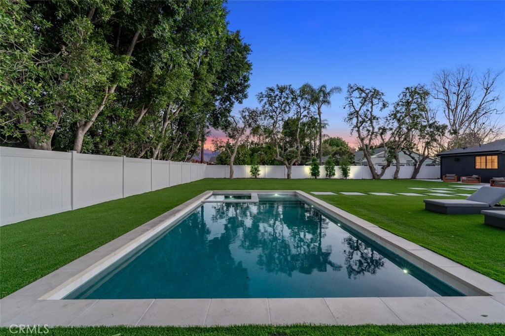 Northridge, California, 91325, United States, 4 Bedrooms Bedrooms, ,4 BathroomsBathrooms,Residential,Active,2030583
