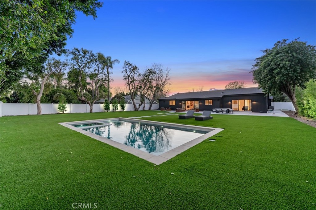 Northridge, California, 91325, United States, 4 Bedrooms Bedrooms, ,4 BathroomsBathrooms,Residential,Active,2030583