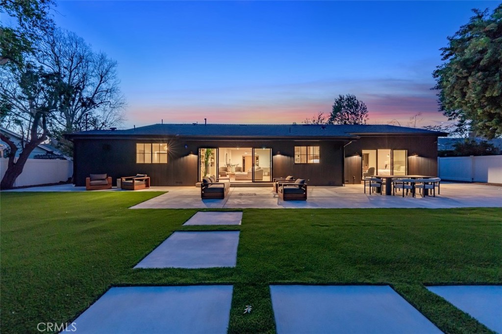 Northridge, California, 91325, United States, 4 Bedrooms Bedrooms, ,4 BathroomsBathrooms,Residential,Active,2030583