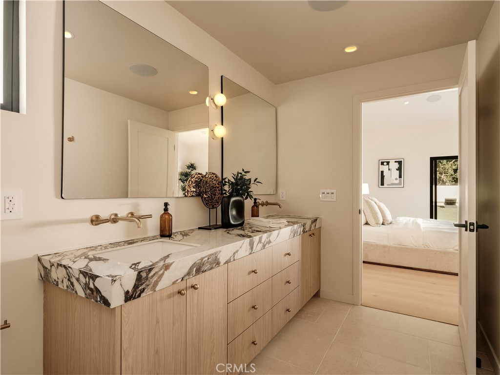 Northridge, California, 91325, United States, 4 Bedrooms Bedrooms, ,4 BathroomsBathrooms,Residential,Active,2030583