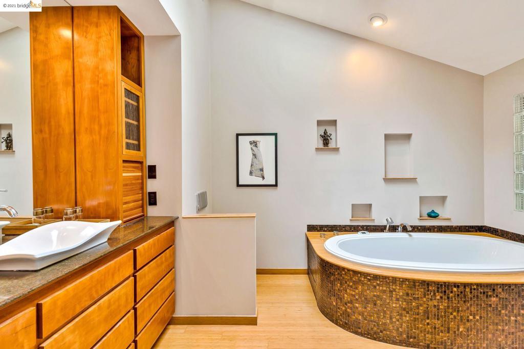 EL CERRITO HILLS - Residential