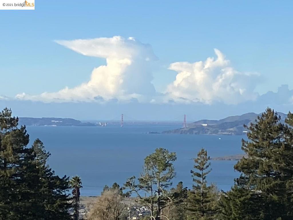 EL CERRITO HILLS - Residential