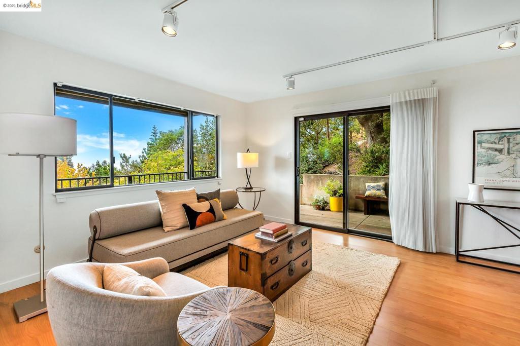 EL CERRITO HILLS - Residential