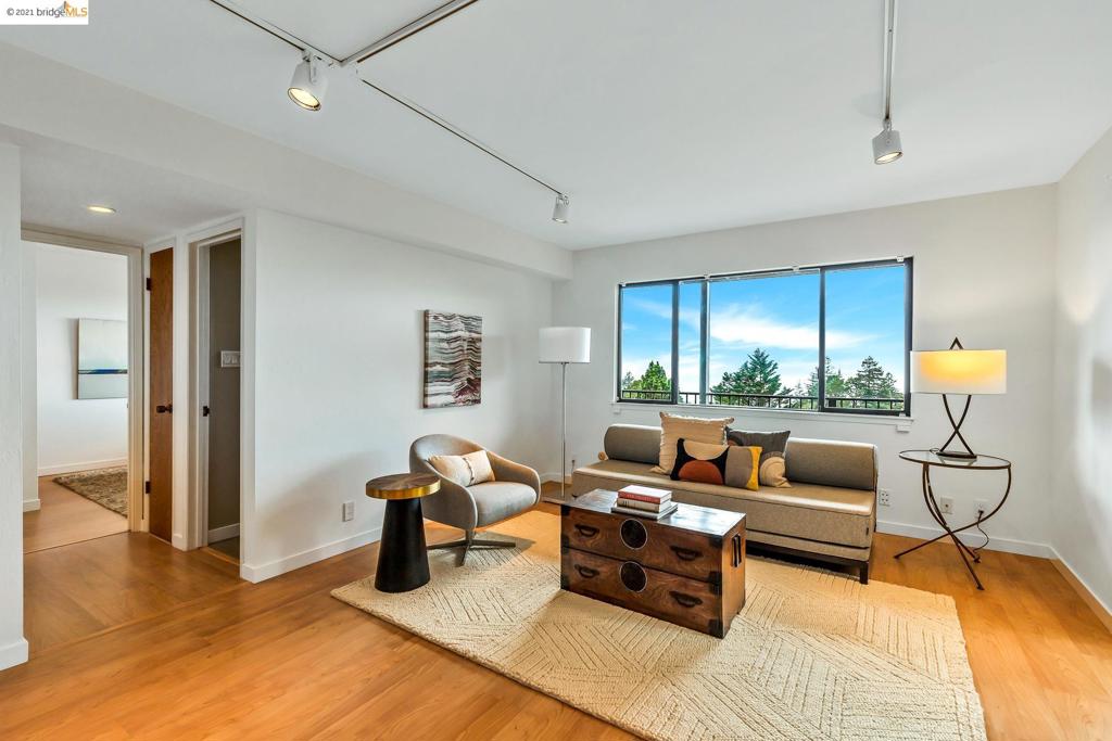 EL CERRITO HILLS - Residential