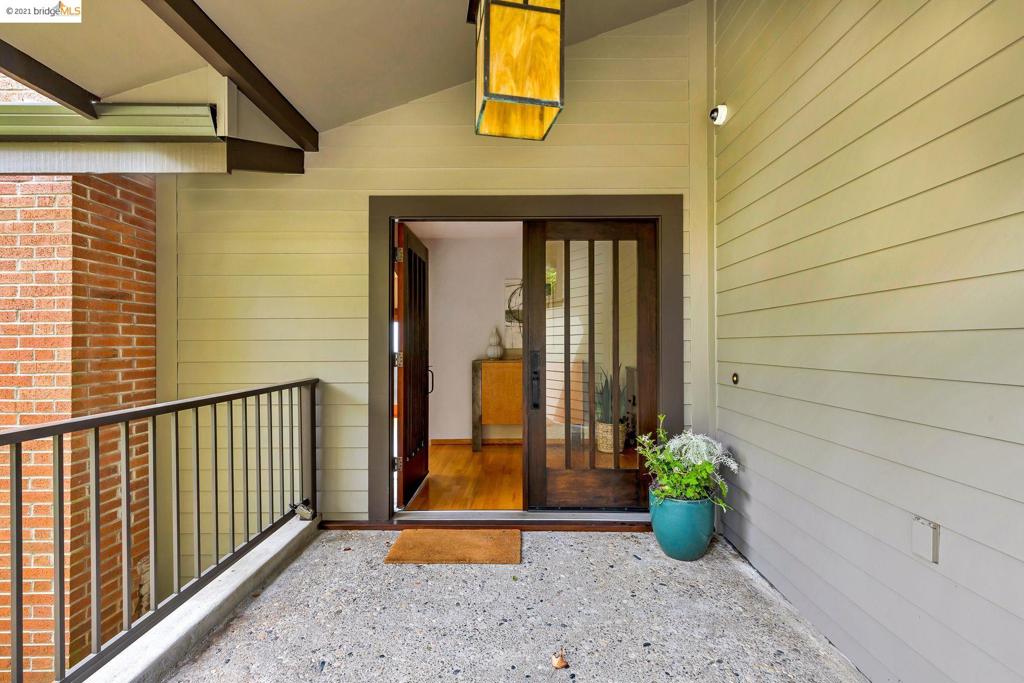 EL CERRITO HILLS - Residential