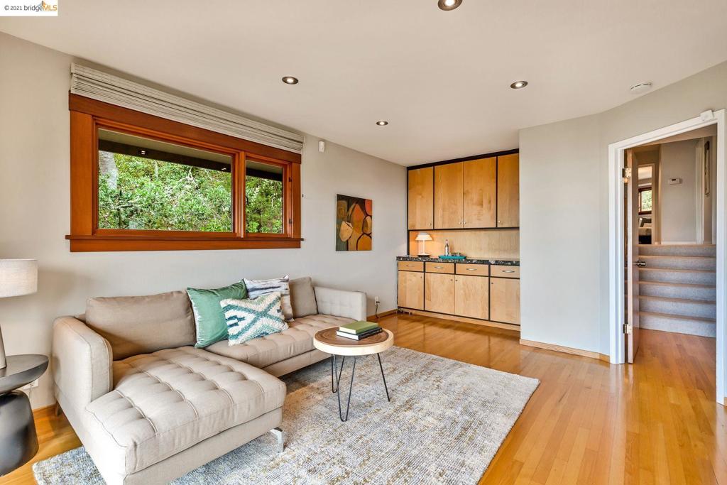 EL CERRITO HILLS - Residential