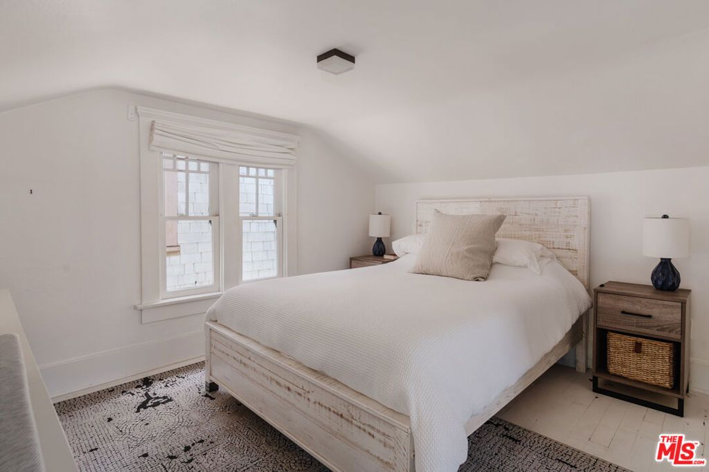 Photo of 224 San Juan Avenue, Venice, CA 90291 (MLS # 25592589)