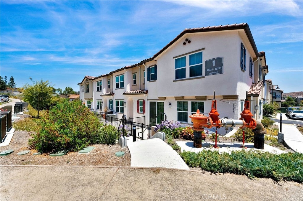 10765 Graphite St